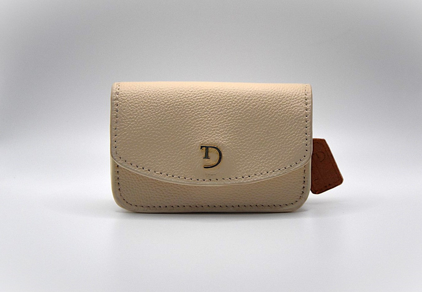 Beige leren heuptasje voor insulinepomp – voorkant