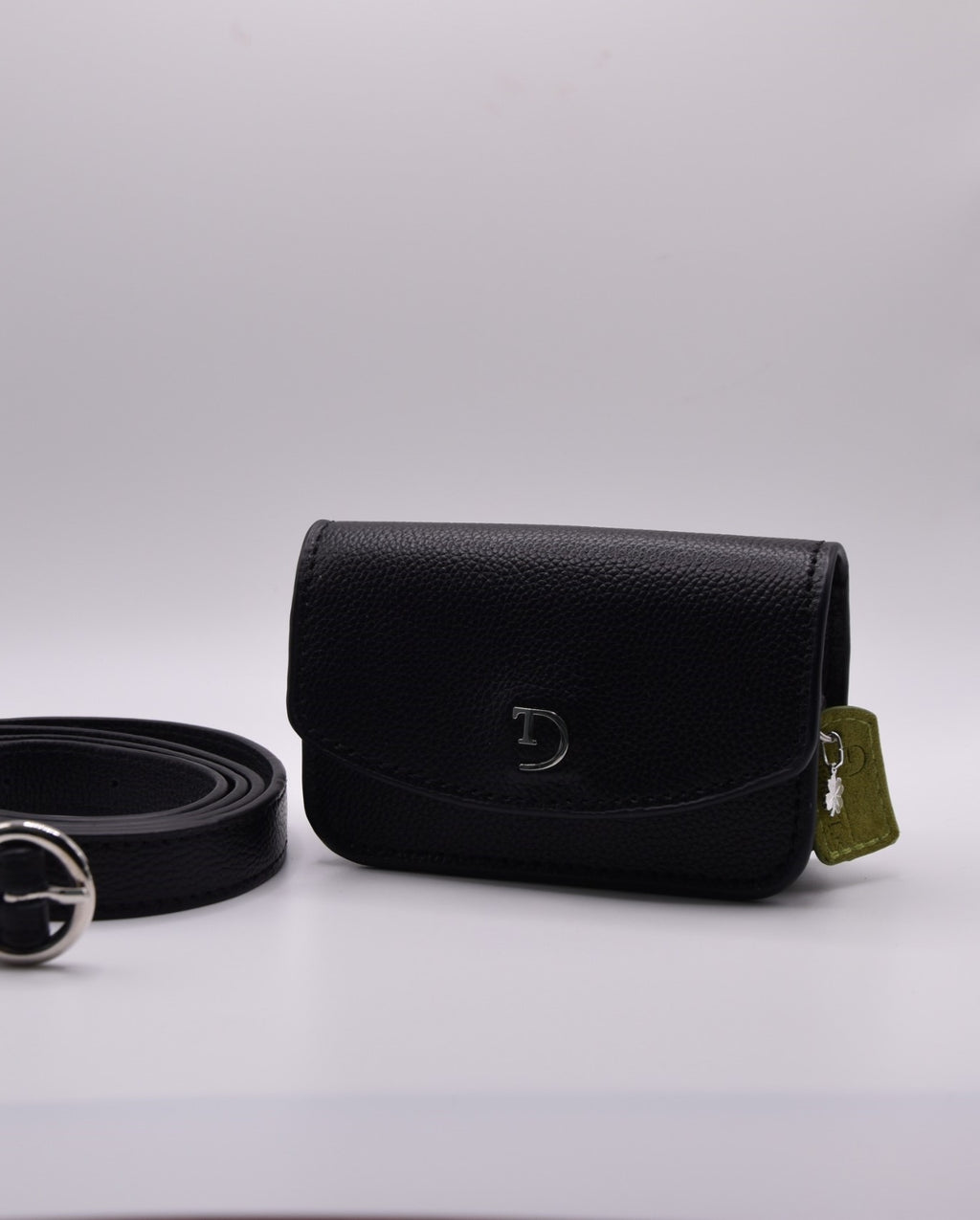 Compact zwart leren diabetestas – vooraanzicht met riem en details