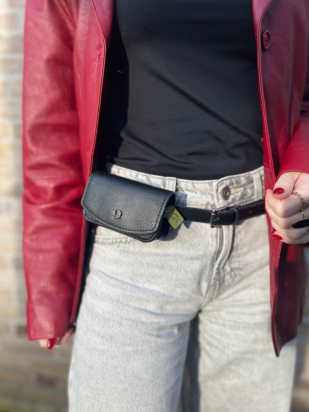 Schwarzes Leder Insulinpumpen Hüfttasche – Komfortabel & Diskret für Frauen